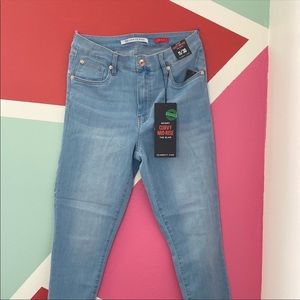 Celebrity pink skinny jeans. Light blue, 11/30.